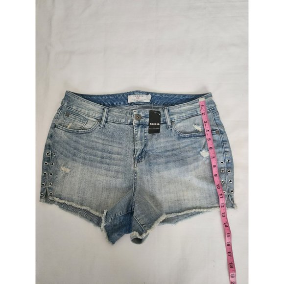 TORRID Denim Women's Light Wash Blue Cut-Off Denim Shorts Size 16 - Picture 9 of 9